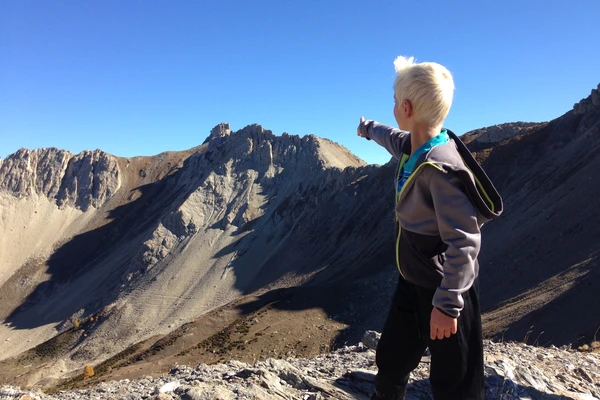 Discover the greatest hikes along the white water rivers, green valleys, flowered alps, high summits, glacier-lakes and mountainhuts. Our recommandations are available (gox-links) # Les Têtes # Glacier Blanc # Dormillouse # Lac d'Eychauda # Refuge des Bans and many others...